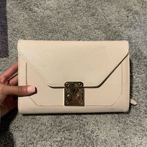 Nude clutch